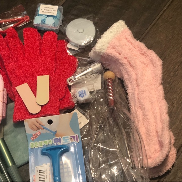 NEW Women’s Gift Bundle - Picture 3 of 9